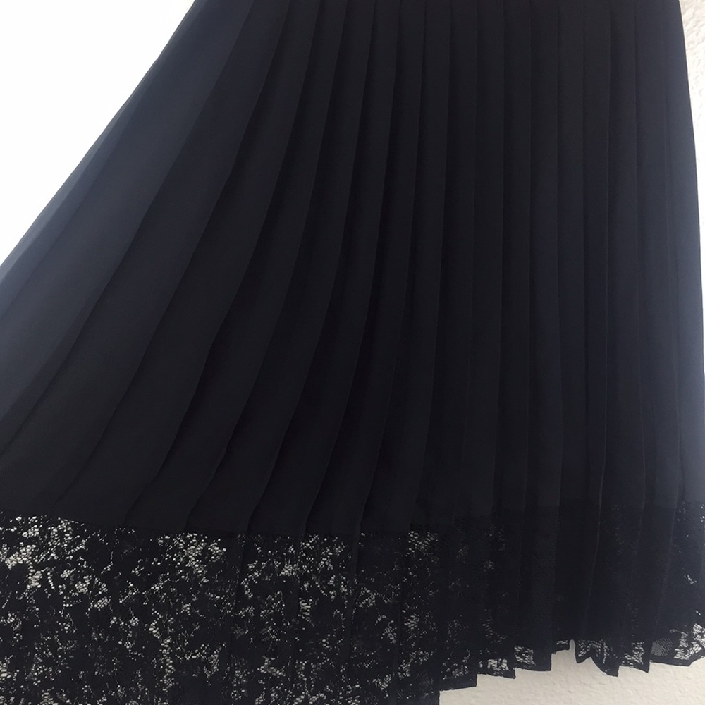 Express Women's Black With Lace Skirt Size 00